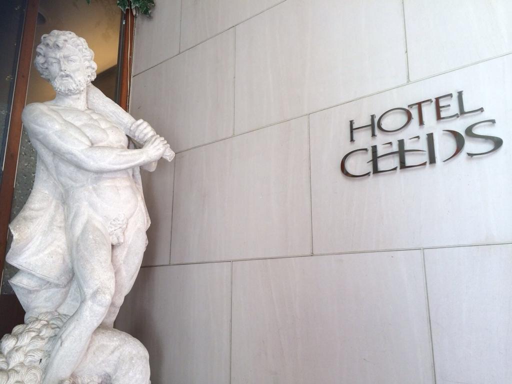ซีดส์ - สำหรับผู้ใหญ่เท่านั้น Hotel โอซาก้า ภายนอก รูปภาพ